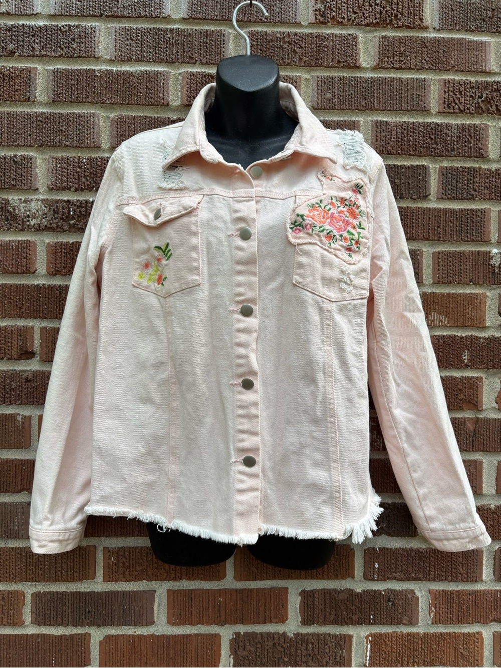 En Crème Woman’s Sz L Light Pink Floral appliqué Denim Jacket Fringe Bohemian